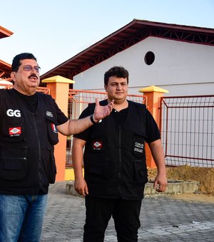 Prefeito Gilberto Gonçalves e secretário Carlos Gonçalves acompanham construção de nova escola em Rio Largo