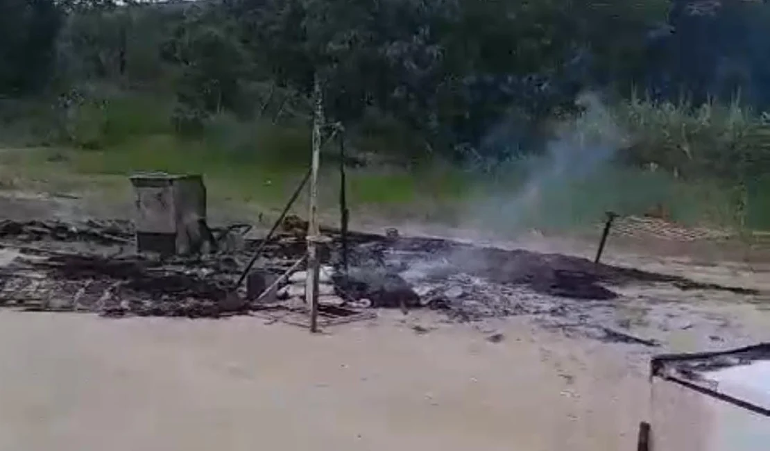 [Vídeo] Criminoso incendeia circo em Passo de Camaragibe