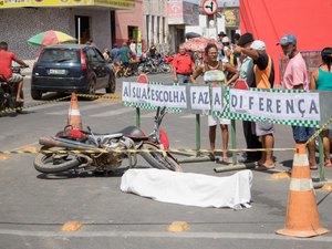 Blitz de orientação pré-carnaval simula acidente e atrai a atenção das pessoas em Girau do Ponciano