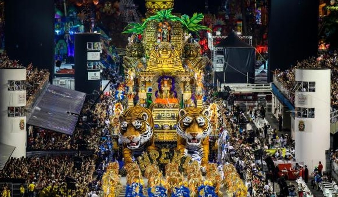 Campeãs do carnaval de São Paulo desfilam nesta sexta-feira (12)