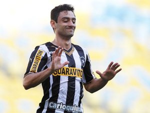 Daniel entra na Justiça e deixa o Botafogo