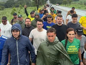 Nikolas descarta levar caminhada para perto do STF e tenta outro local