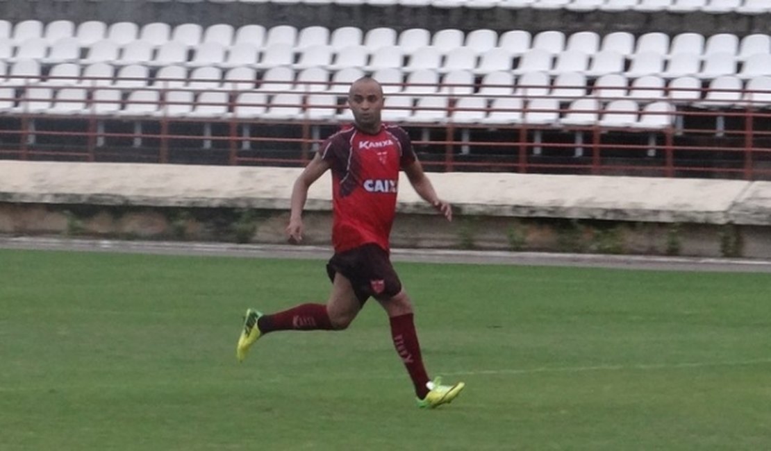 Ricardinho não treina no CRB e vira dúvida para a partida contra o Mogi