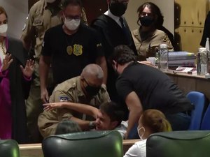 Réu que matou três pessoas por dirigir embriagado se desespera em julgamento: 'Me perdoe, me mate'