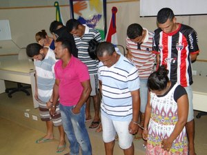 Dez integrantes de quadrilha são presos suspeitos de homicídio, tráfico e porte ilegal de armas