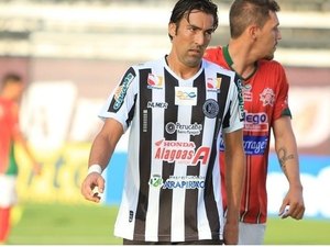 Presidente do CSA confirma contratação do atacante Leandro Kível 