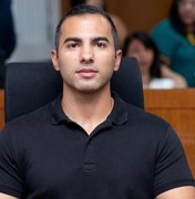 Filho de ex-prefeito de Arapiraca, Moacir Teófilo recebe ‘afago’ dos vereadores de Maceió