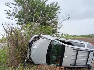 Homem morre em capotamento na Avenida Cachoeira do Meirim