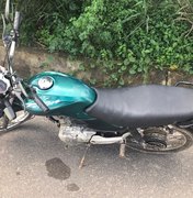 Guarnição de Rádio Patrulha do 3º BPM recupera moto abandonada em Arapiraca