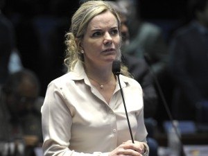 Secretaria do PT repudia texto de jornalista que chama Gleisi de 'Maria Louca'