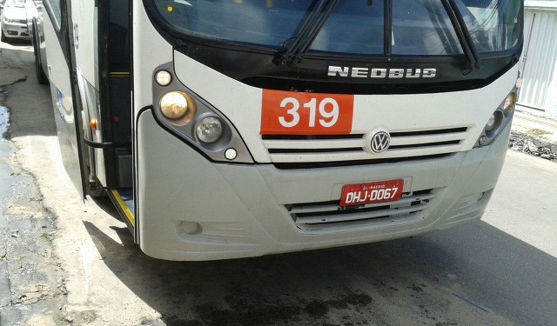 Mangueira de óleo de ônibus da Real Alagoas explode e assusta passageiros