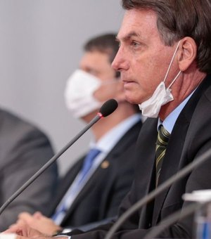 'Povo quer liberdade e democracia', afirma Bolsonaro após manifestação