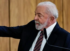 Lula pede regulamentação das redes sociais durante discurso na Bélgica