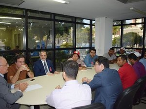 Governo de Alagoas negocia terras de Massa Falida entre movimentos e gestores