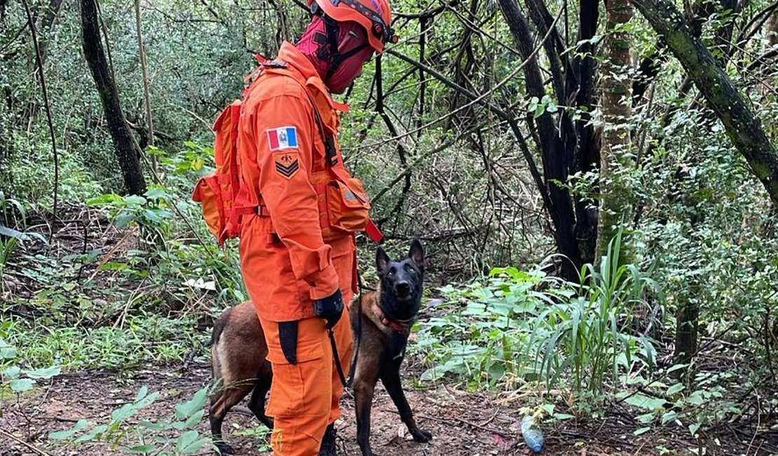 Bombeiros iniciam buscas por jovem desaparecida no Conjunto José Tenório