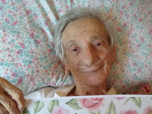 Idosa de 100 anos se recupera em casa após 17 dias internada: 'Venci a Covid-19'
