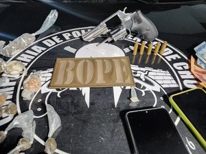 Bope apreende arma de fogo e drogas durante abordagem em Riacho Doce