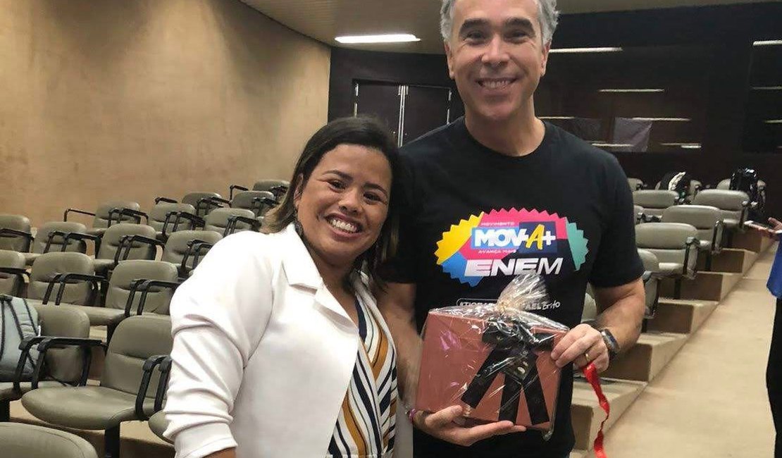 Professora indicada por Rafael Brito é premiada nacionalmente por transformar vidas por meio da educação