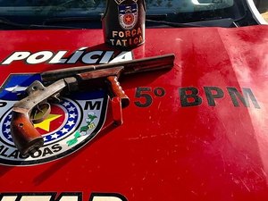 Após disparos, polícia apreende espingarda em casa abandonada 