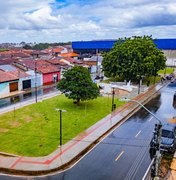 Bairro Canafístula ganha nova praça com espaço infantil temático e área verde