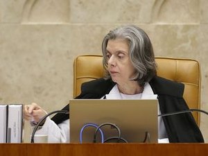 “Democracia é o único caminho”, afirma Cármen Lúcia sobre crise