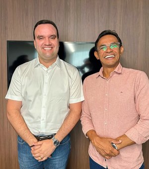Prefeito de Messias oficializa aliança com Luciano Amaral e pode desembarcar no PSD