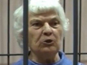 Idosa serial killer que fazia doces com restos de vítimas morre de covid-19