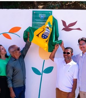 Prefeito Déo inaugura praça no Alto da Bela Vista, Japaratinga