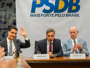 Candidatura de Aécio Neves pode salvar JHC da polarização nacional