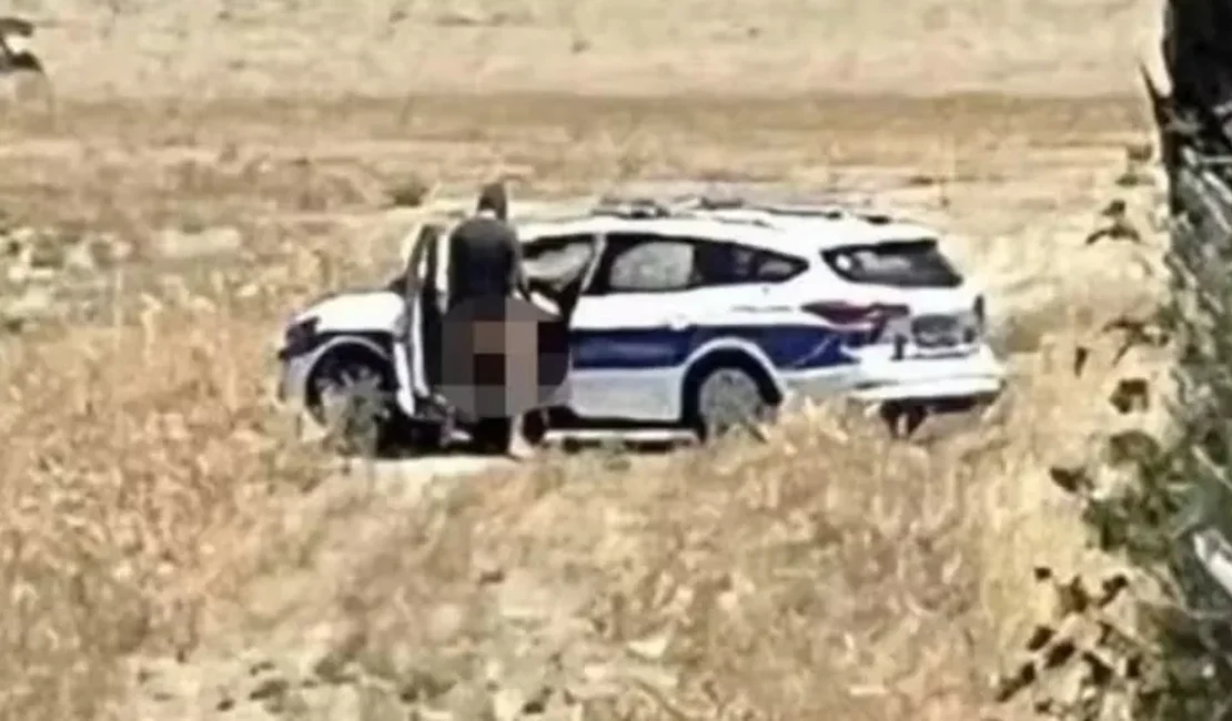 Policiais são flagrados fazendo sexo na viatura em plena luz do dia