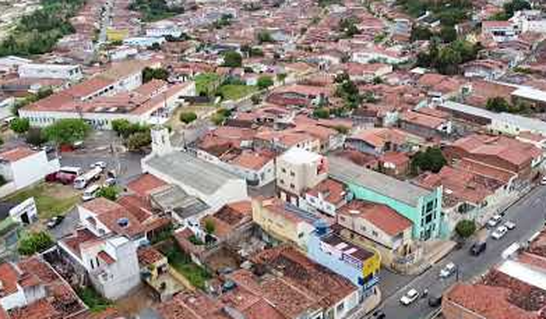 Homem é preso por ameaçar a mãe de 83 anos com um pedaço de madeira em Santana do Ipanema