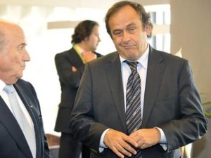 Blatter e Platini são banidos do futebol por oito anos