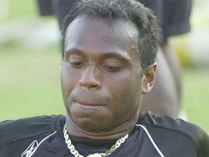 Preso por não pagar pensão, ex-jogador Edílson é transferido para presídio de Salvador