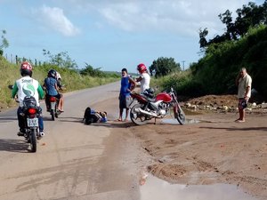 Acidente entre  motocicletas deixa duas pessoas feridas na AL-115, em Arapiraca