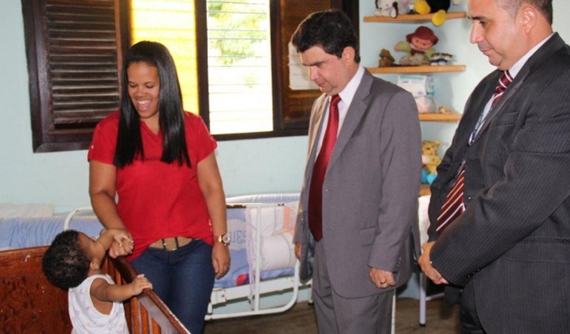 Membros da CEIJ visitam casas de acolhimento institucional em Maceió