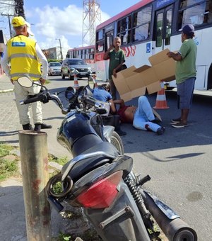 Colisão entre e carro e motociclista deixa um ferido no bairro do Jacintinho