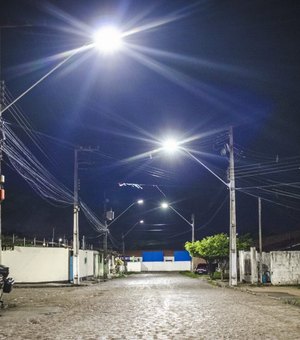 Nova iluminação em LED melhora a vida dos moradores do Conjunto Carminha no Benedito Bentes