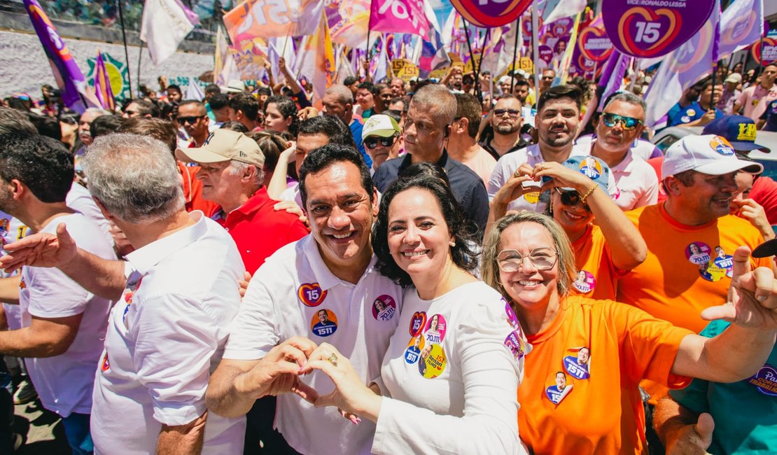 Severino e Fabiana recepcionam Paulo e Renan em mega caminhada no centro de Arapiraca