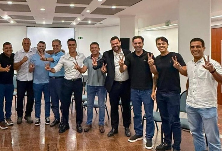 A cinco dias do fim do prazo legal, JHC se reúne com vereadores e mantém suspense