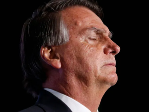 Bolsonaro diz que fará três cirurgias em setembro
