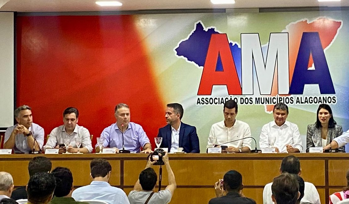 Críticas a Bolsonaro e JHC marcam visita de Wellington Dias a Alagoas