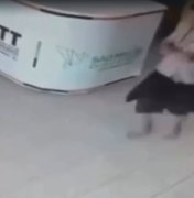 Vídeo mostra momento em que homem tenta incendiar SMTT em São Miguel