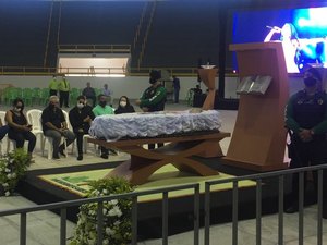 Velório de Paulinha Abelha é aberto ao público e será realizado durante dois dias