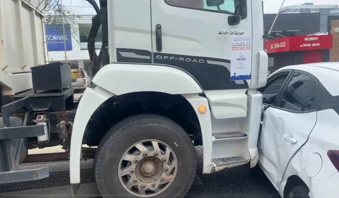 Perseguição após acidente termina em confusão e congestionamento na Jatiúca