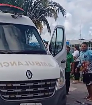 Ônibus e ambulância colidem e deixam gestante ferida na Avenida Fernandes Lima