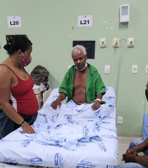 Morador de rua reencontra a família após ser internado no Hospital de Emergência em Arapiraca