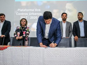 Prefeito Rui Palmeira renova parceria com Unicef