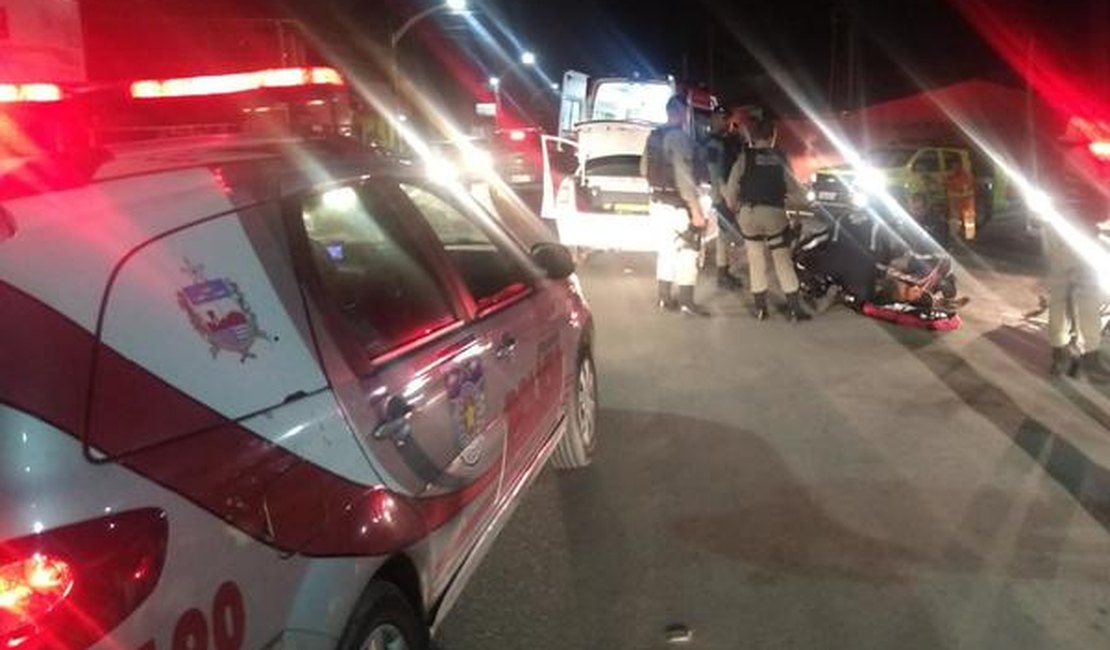 PM recupera carro roubado após troca de tiros em Marechal Deodoro