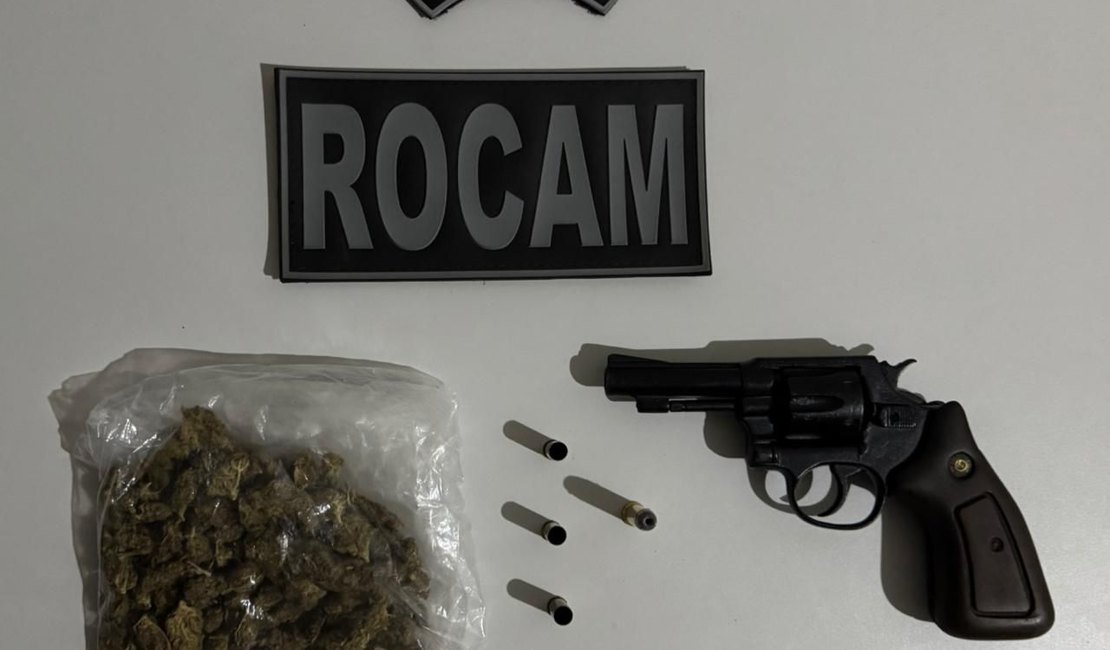 Dupla é conduzida à delegacia após apreensão de arma e maconha em Arapiraca