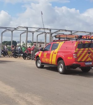 [Vídeo] Desabamento de galpão deixa pelo menos quatro feridos no Bairro Batingas, em Arapiraca